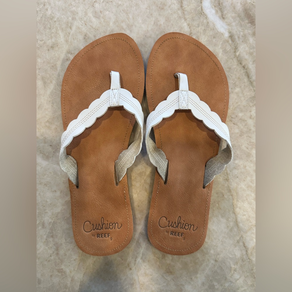 Women’s Reef Cushion Tan Leather Sandals / Flip Flops
